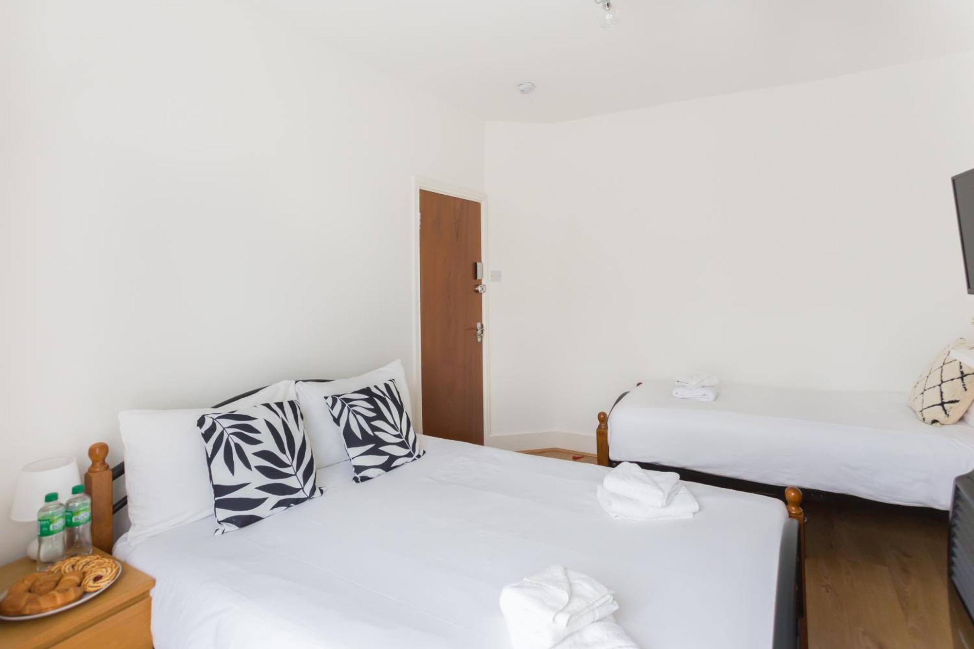 Wood Green Budget Rooms - Next To Mall & Metro Station - 10 Min To City Center London Exterior foto