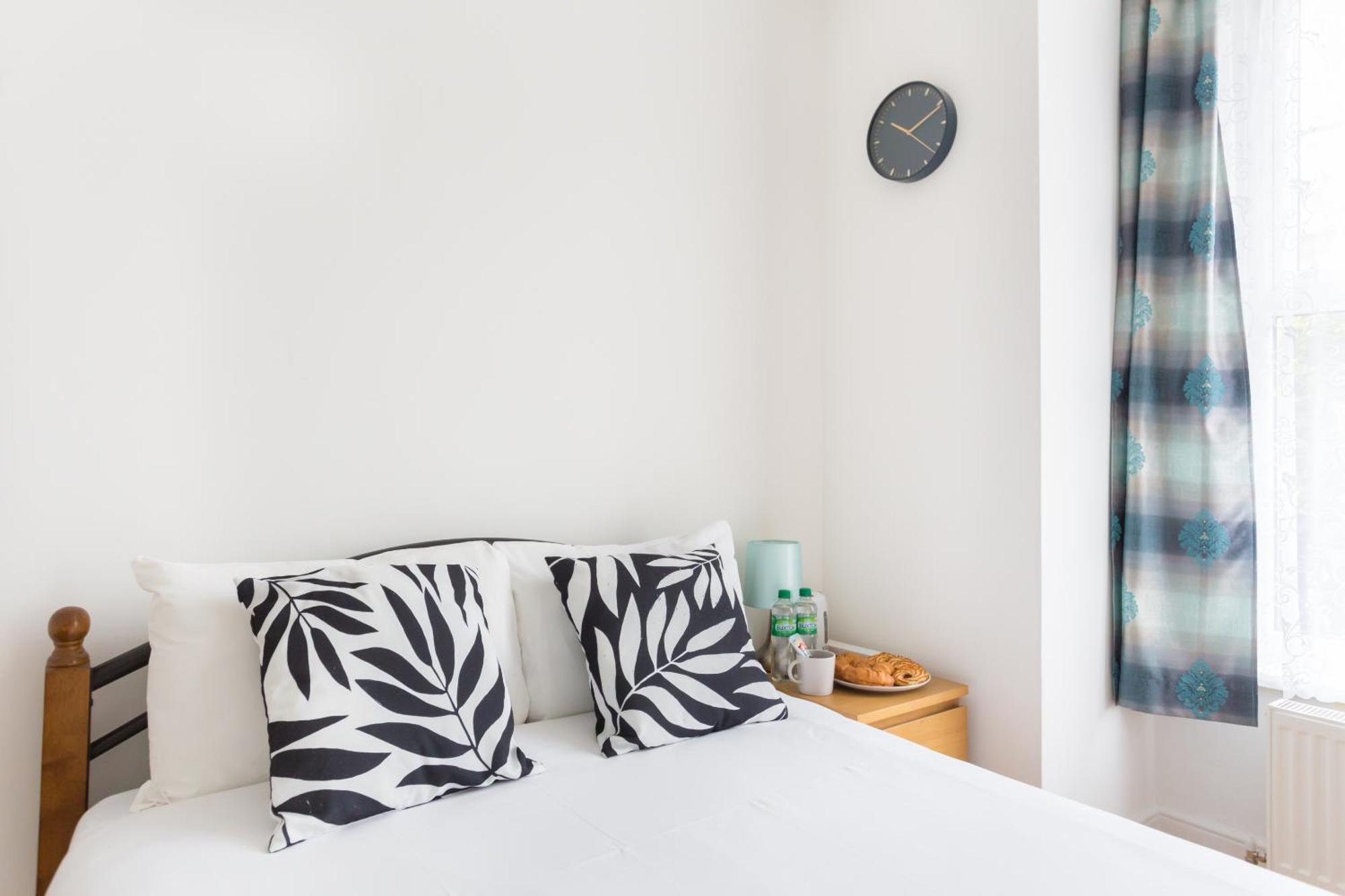 Wood Green Budget Rooms - Next To Mall & Metro Station - 10 Min To City Center London Exterior foto