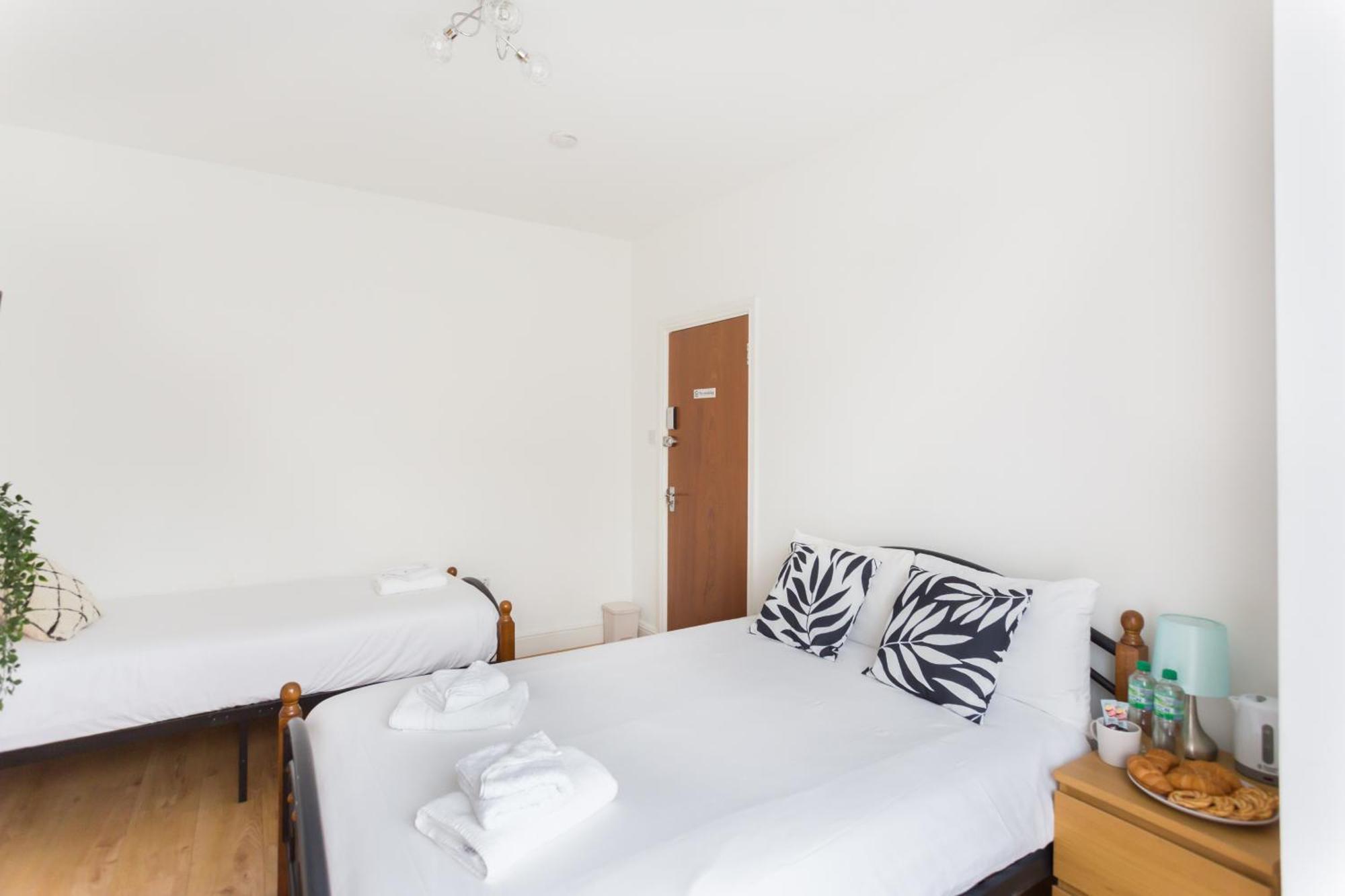 Wood Green Budget Rooms - Next To Mall & Metro Station - 10 Min To City Center London Exterior foto