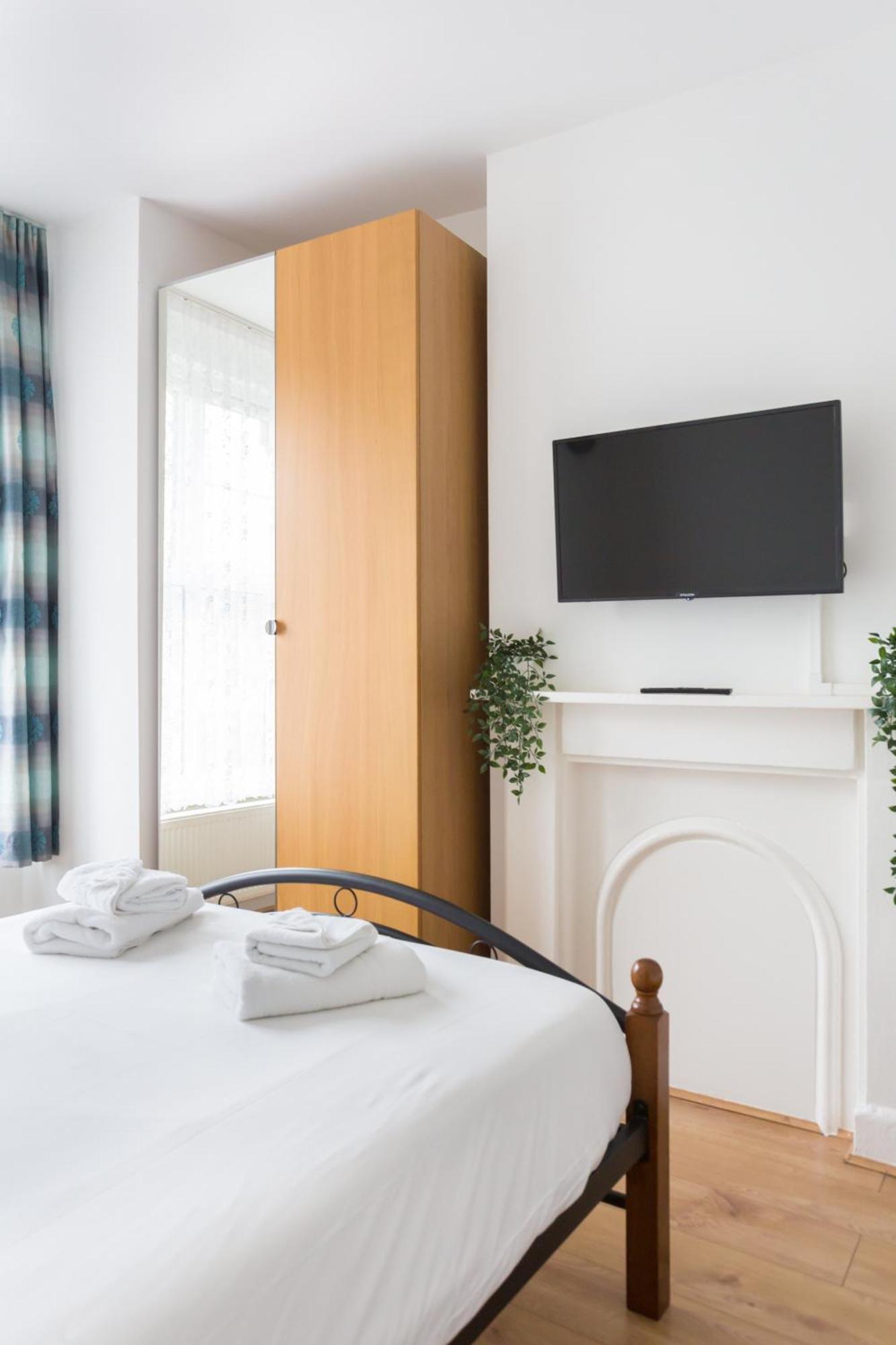 Wood Green Budget Rooms - Next To Mall & Metro Station - 10 Min To City Center London Exterior foto