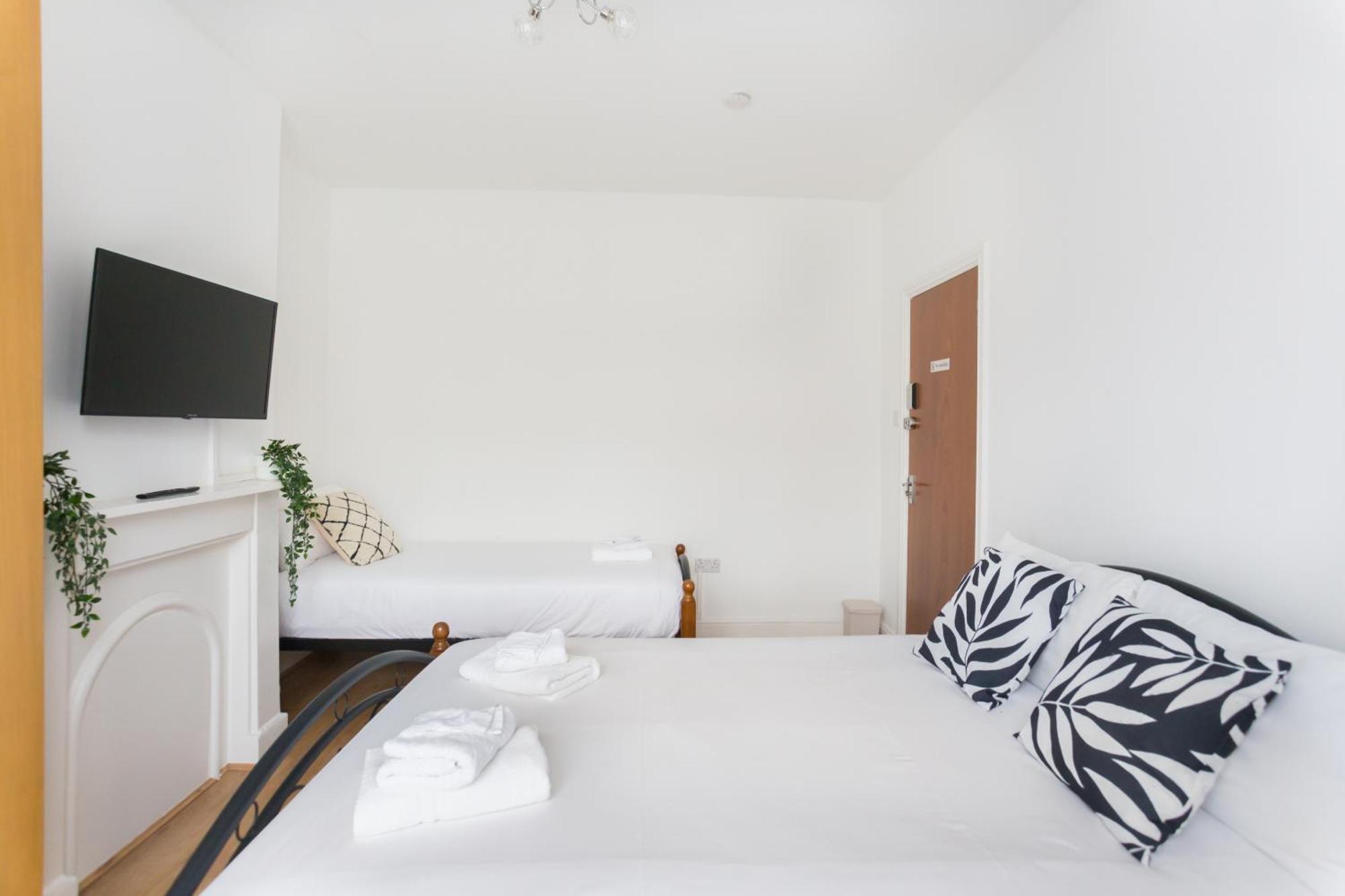 Wood Green Budget Rooms - Next To Mall & Metro Station - 10 Min To City Center London Exterior foto
