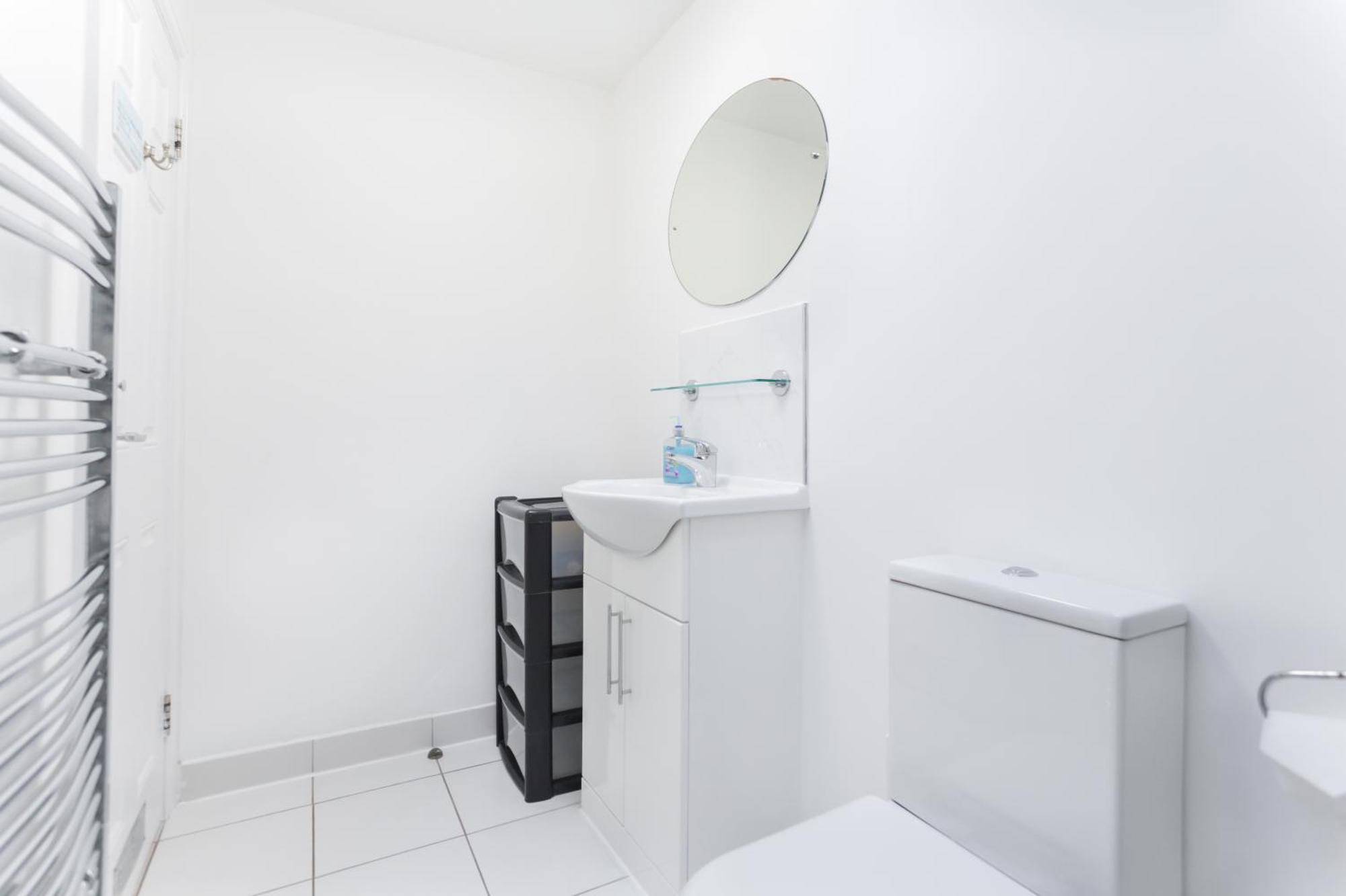 Wood Green Budget Rooms - Next To Mall & Metro Station - 10 Min To City Center London Exterior foto
