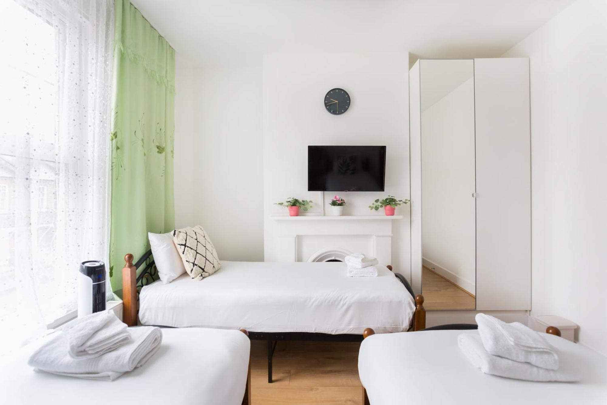 Wood Green Budget Rooms - Next To Mall & Metro Station - 10 Min To City Center London Exterior foto