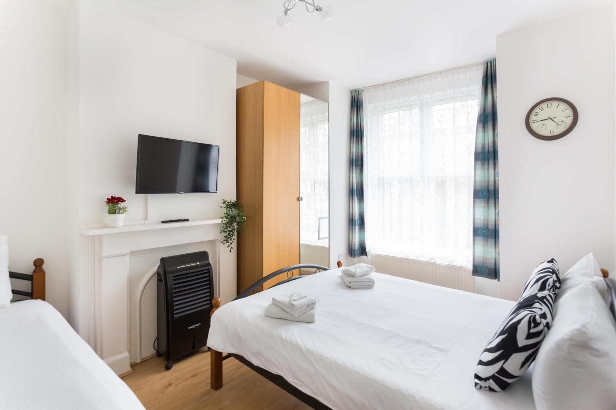 Wood Green Budget Rooms - Next To Mall & Metro Station - 10 Min To City Center London Exterior foto