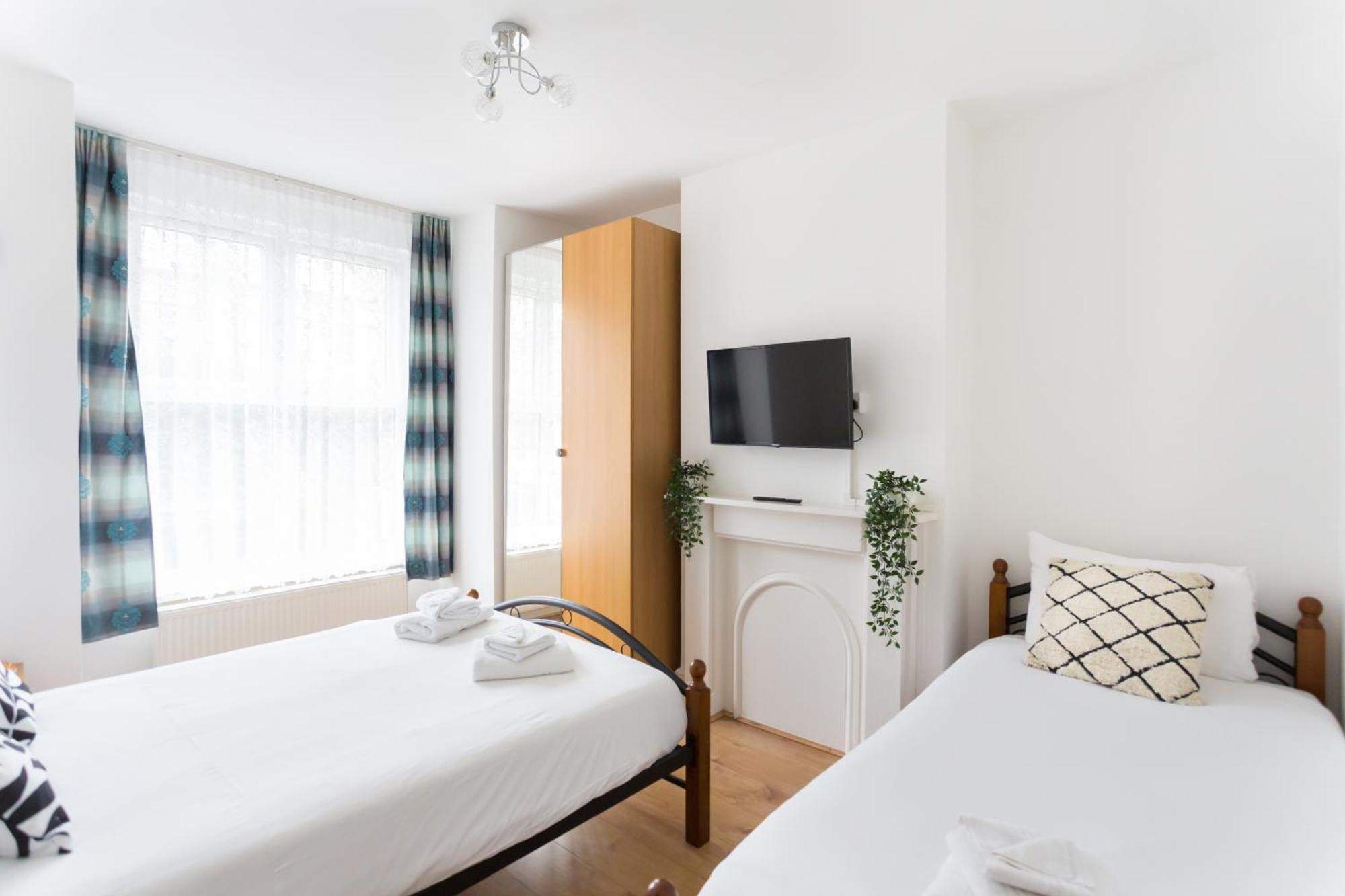 Wood Green Budget Rooms - Next To Mall & Metro Station - 10 Min To City Center London Exterior foto