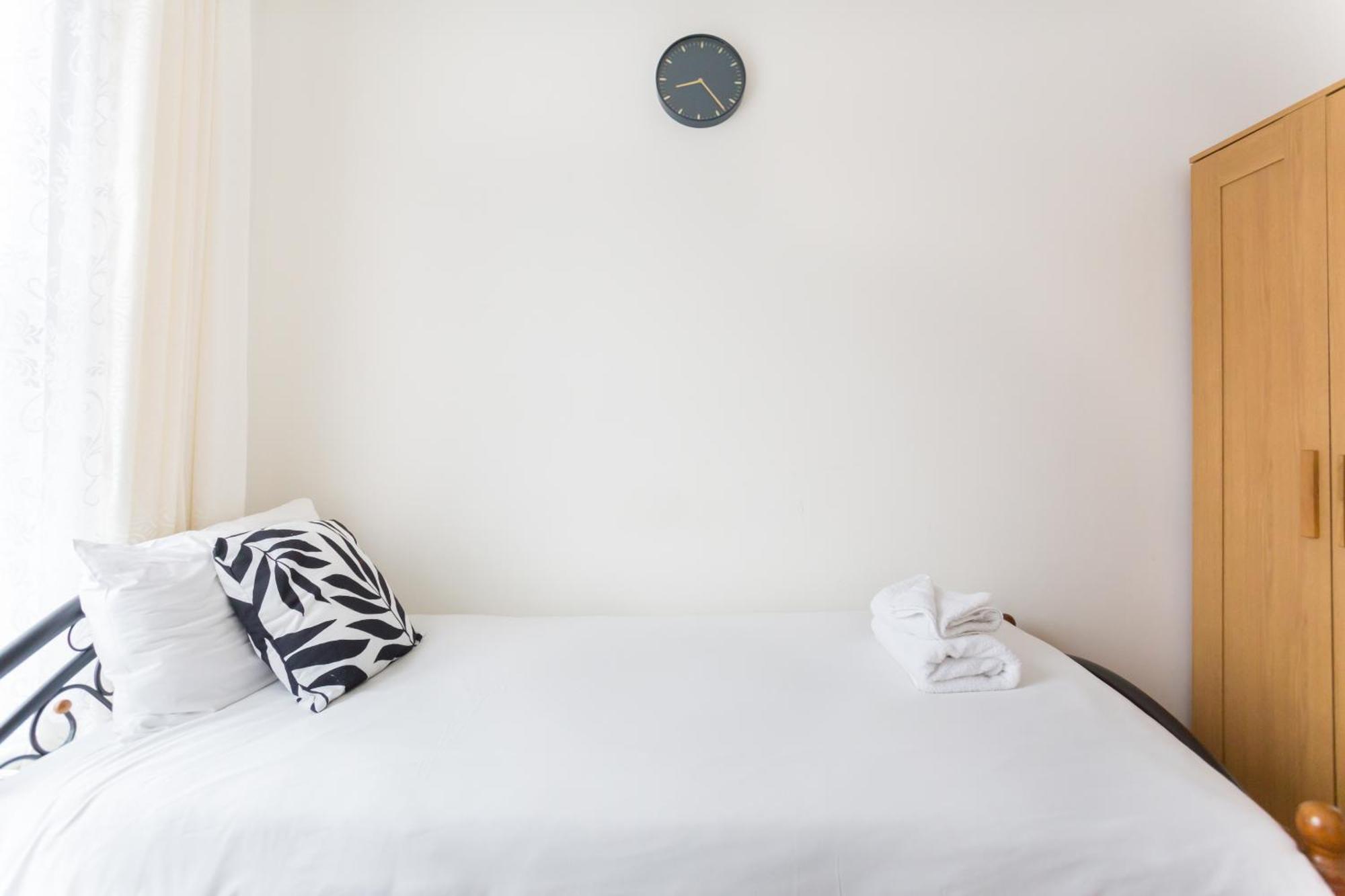 Wood Green Budget Rooms - Next To Mall & Metro Station - 10 Min To City Center London Exterior foto