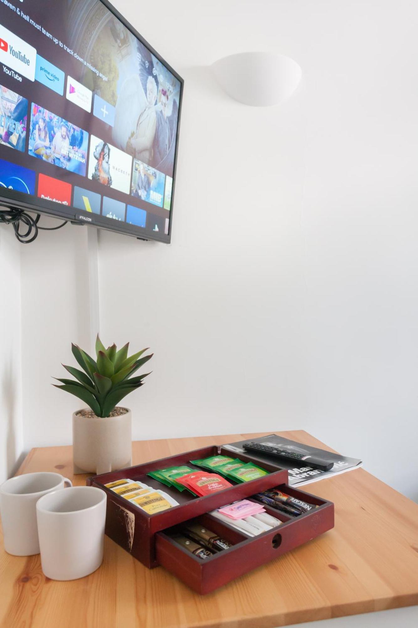 Wood Green Budget Rooms - Next To Mall & Metro Station - 10 Min To City Center London Exterior foto