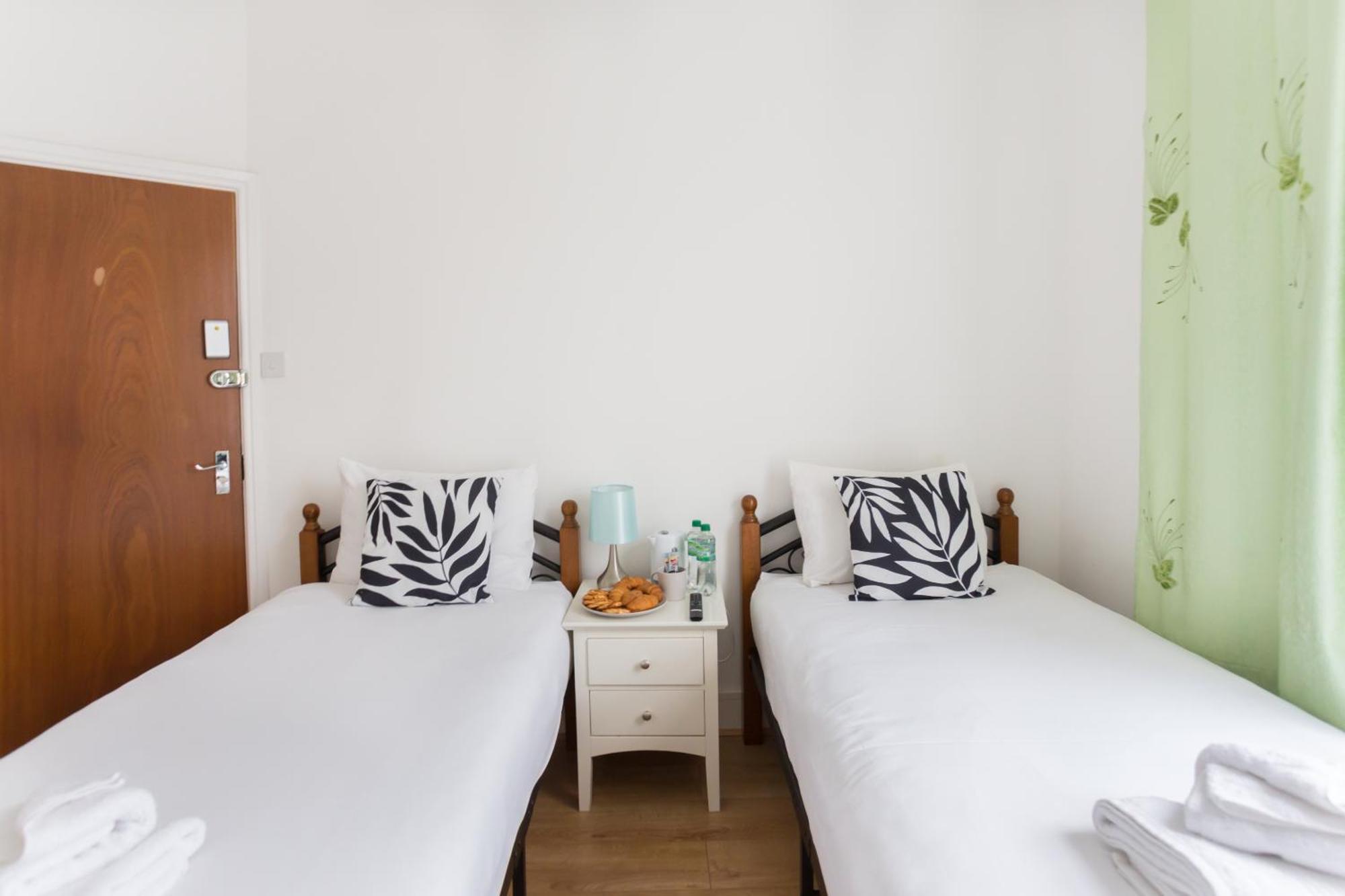 Wood Green Budget Rooms - Next To Mall & Metro Station - 10 Min To City Center London Exterior foto