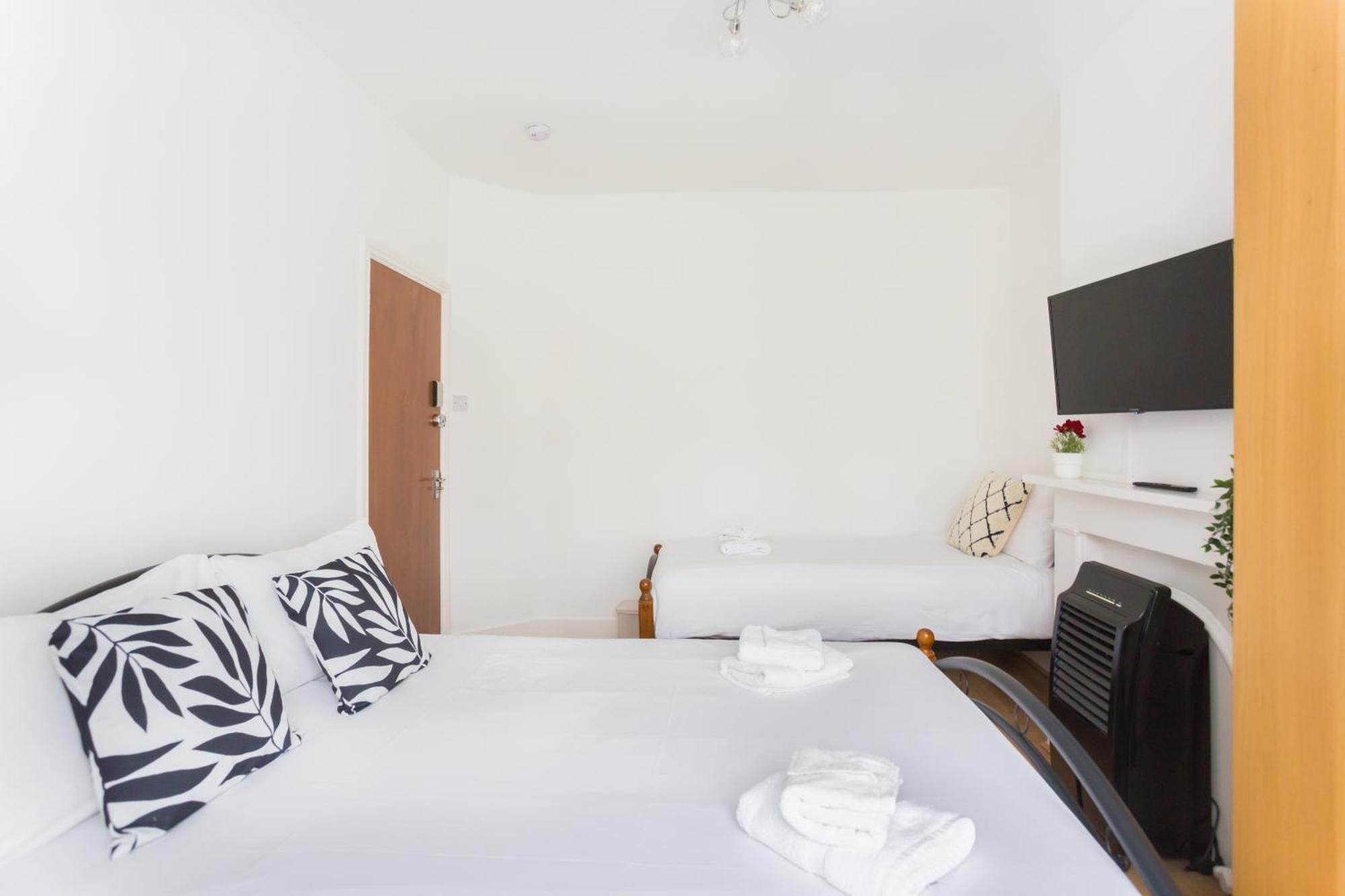 Wood Green Budget Rooms - Next To Mall & Metro Station - 10 Min To City Center London Exterior foto