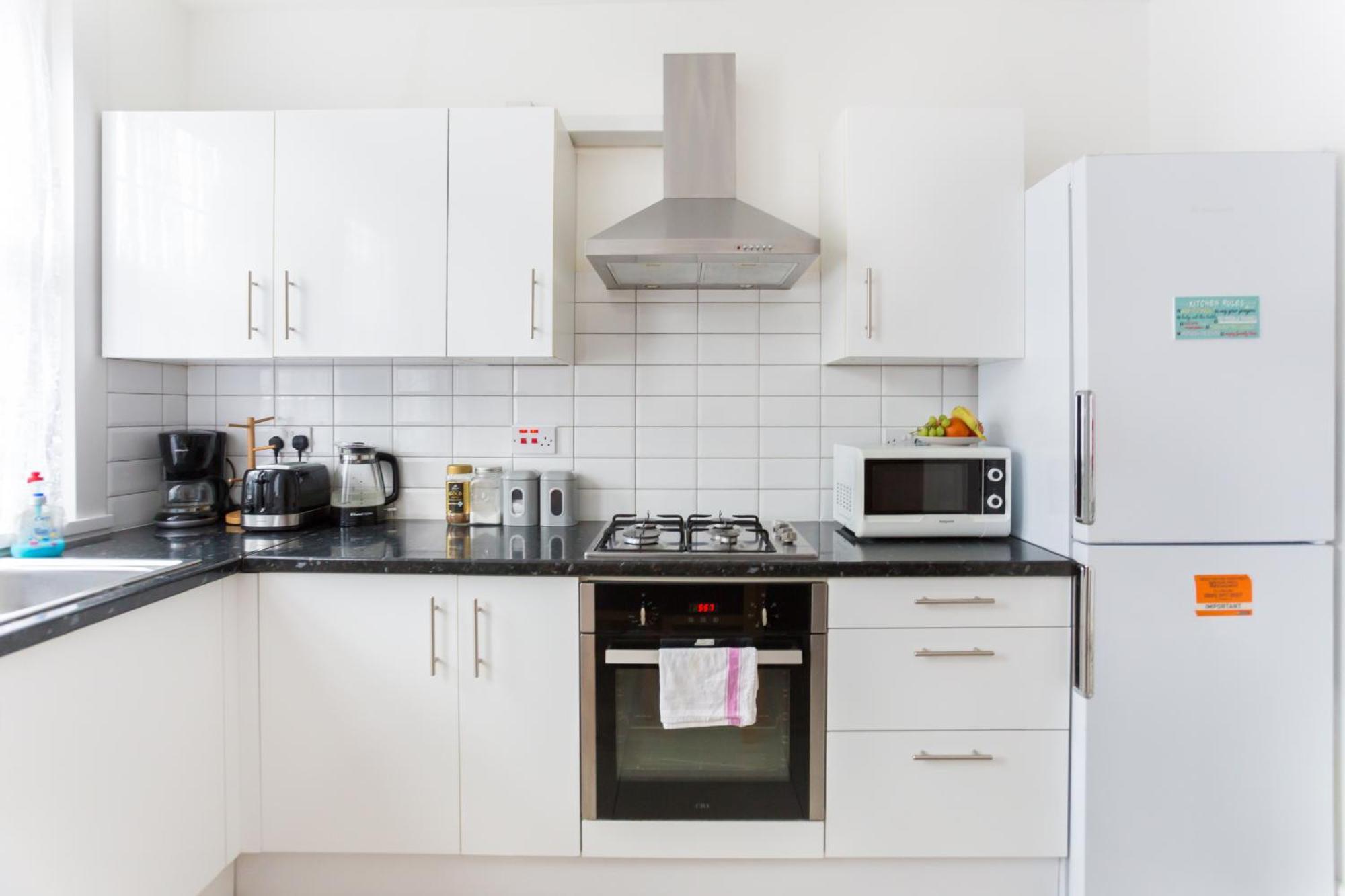 Wood Green Budget Rooms - Next To Mall & Metro Station - 10 Min To City Center London Exterior foto