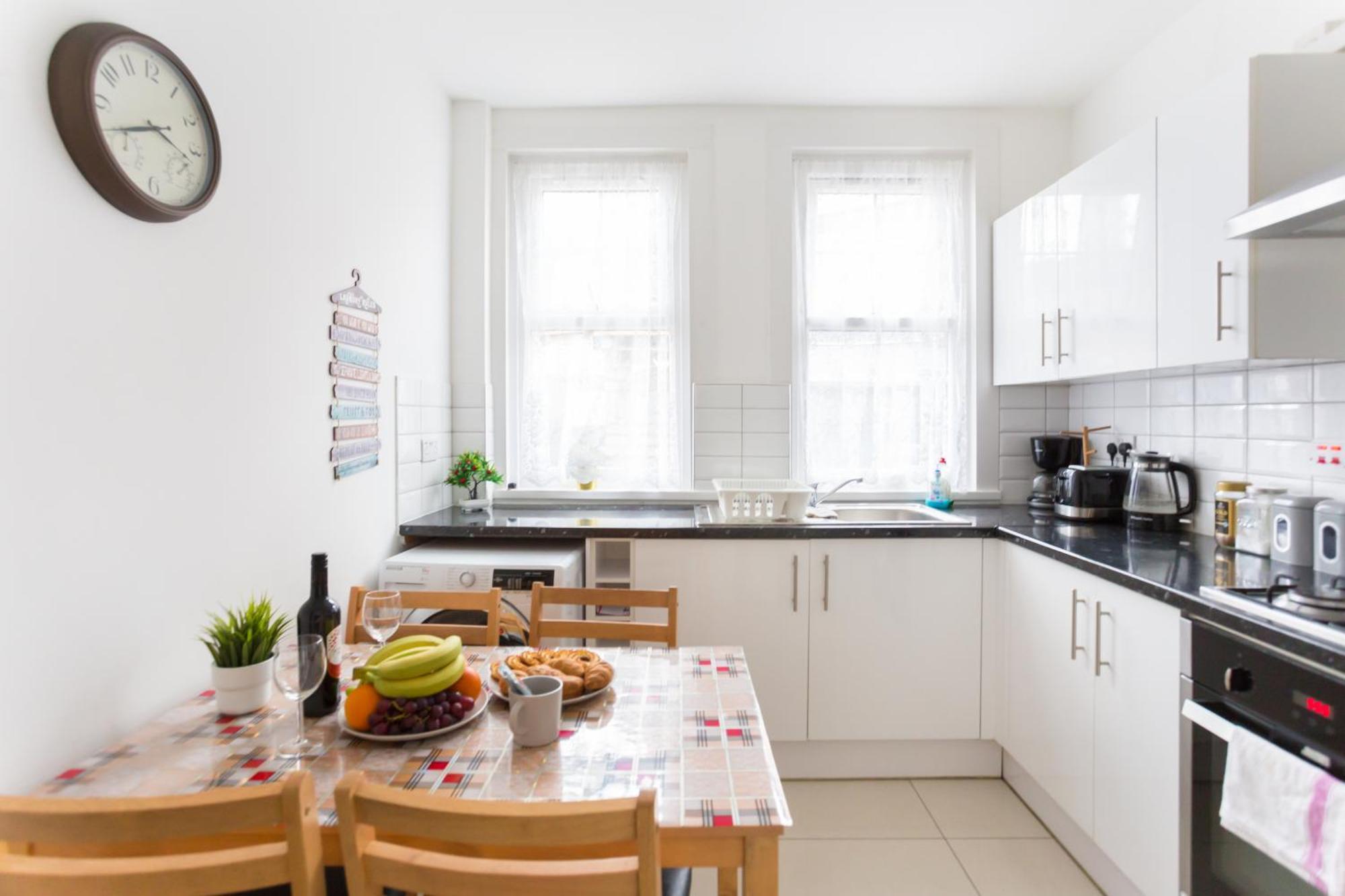 Wood Green Budget Rooms - Next To Mall & Metro Station - 10 Min To City Center London Exterior foto