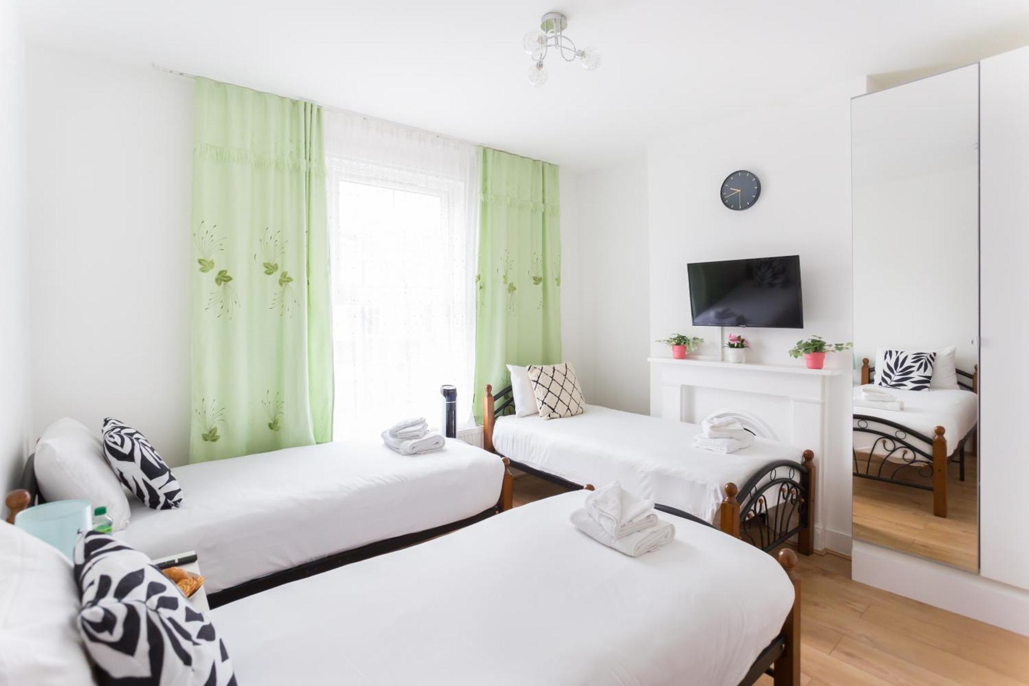 Wood Green Budget Rooms - Next To Mall & Metro Station - 10 Min To City Center London Exterior foto