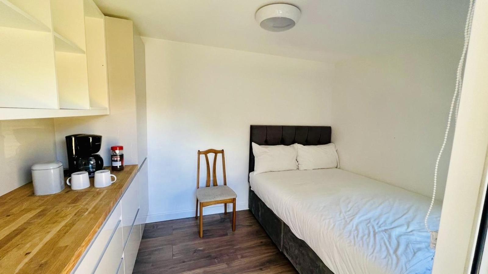 Wood Green Budget Rooms - Next To Mall & Metro Station - 10 Min To City Center London Exterior foto
