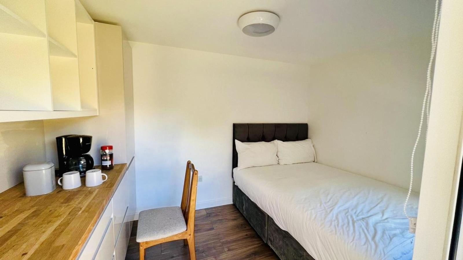 Wood Green Budget Rooms - Next To Mall & Metro Station - 10 Min To City Center London Exterior foto
