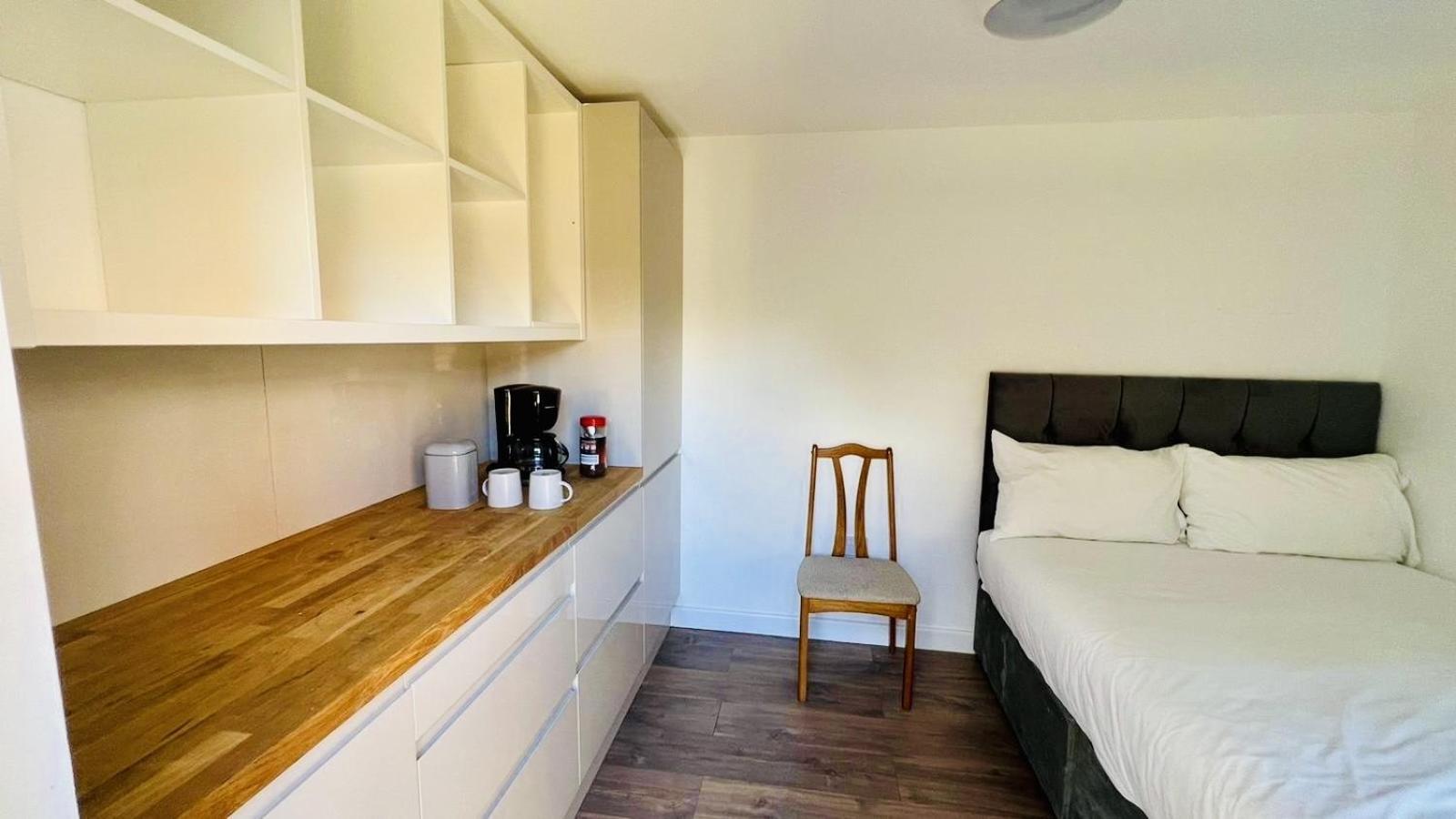 Wood Green Budget Rooms - Next To Mall & Metro Station - 10 Min To City Center London Exterior foto