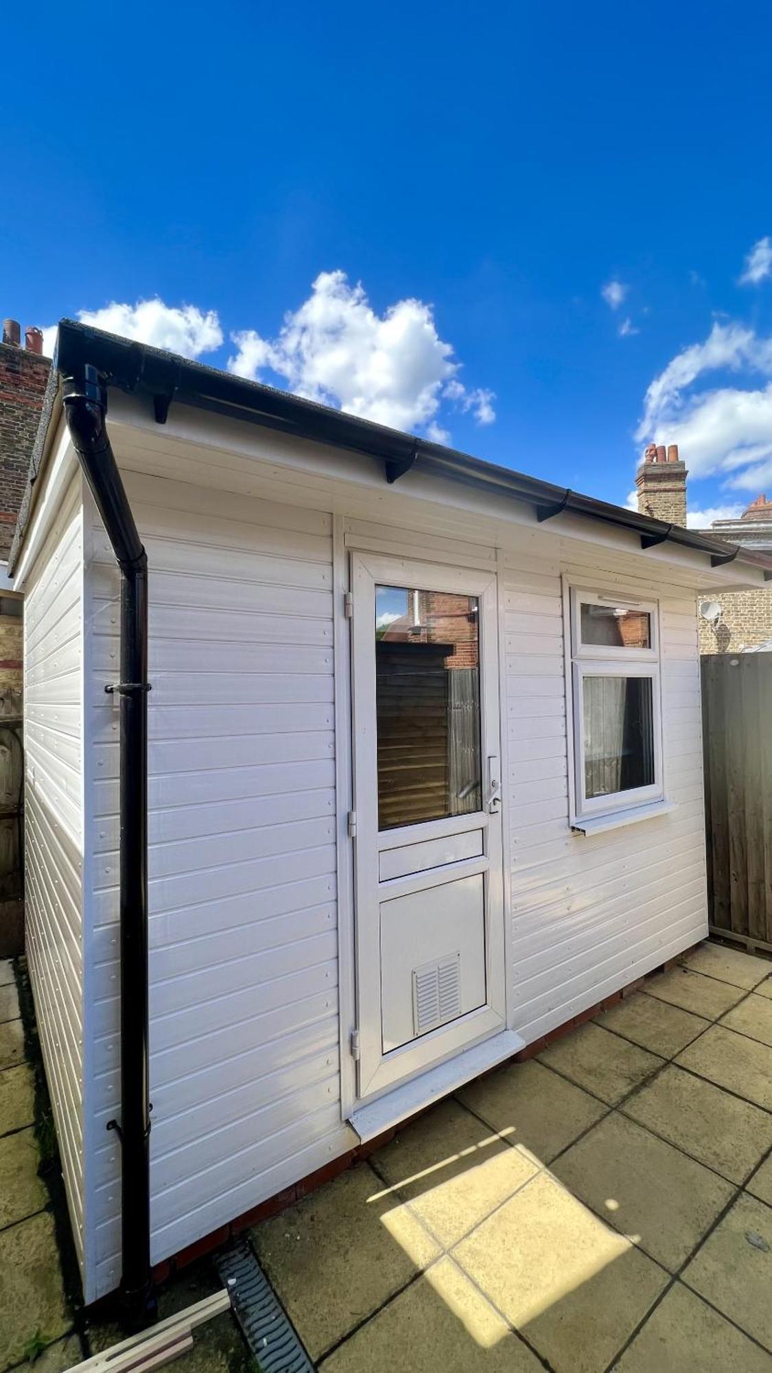 Wood Green Budget Rooms - Next To Mall & Metro Station - 10 Min To City Center London Exterior foto